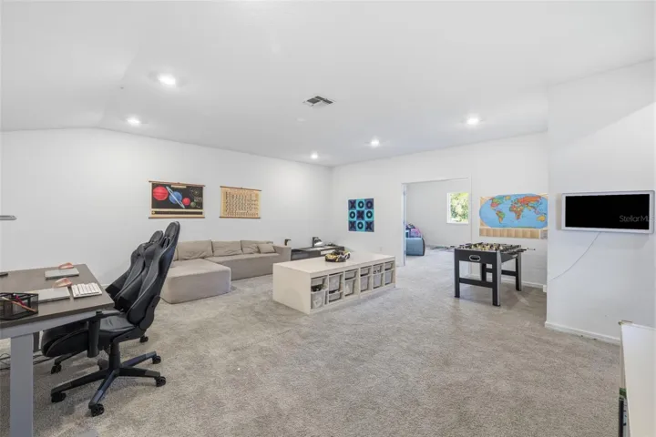 Loft space with access to second bonus room (23x19)