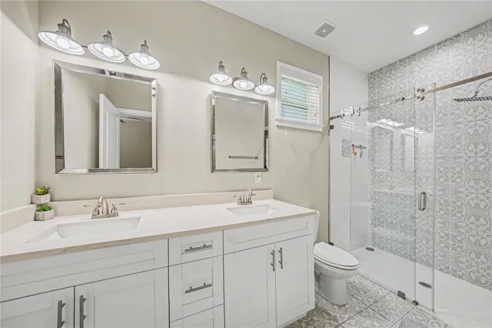 Main Bathroom, (House)