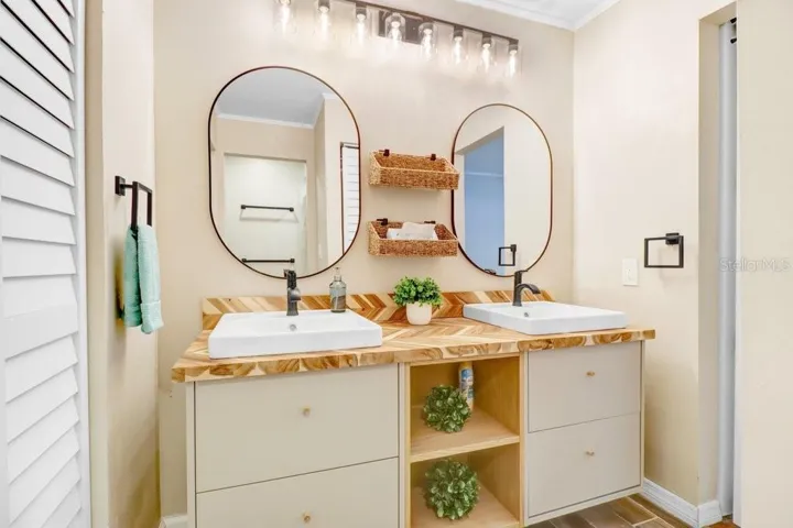 dual vanity sinks