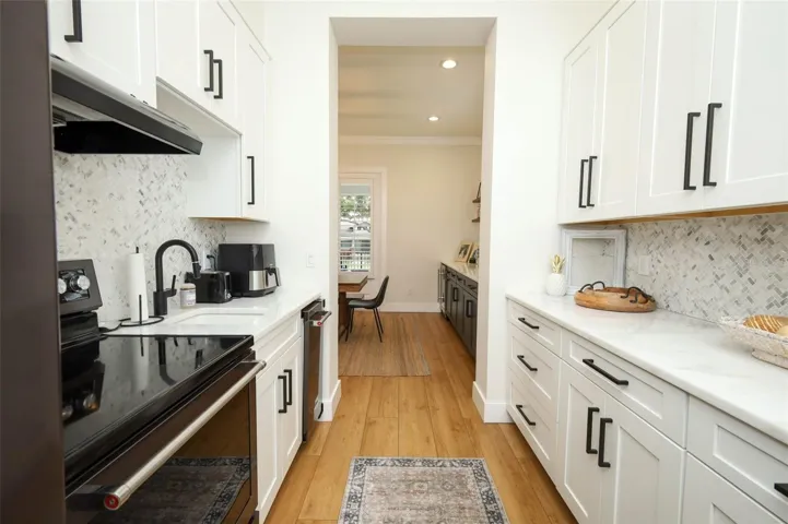 Also includes floor icemaker