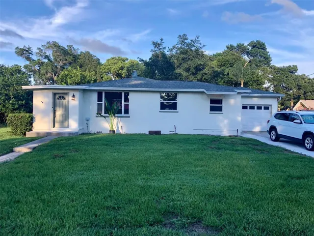 Lovely two  bedroom home in Clearwater several feet away from Crest Lake Park.  There is an additional room that can be used as a bedroom (no closet) or can be a den or office.