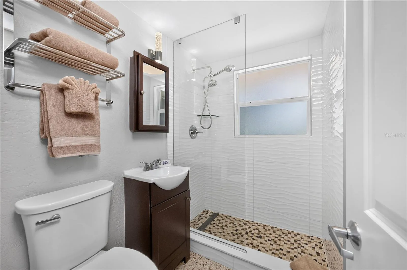 1130 Gulf Blvd - Pool House - Apt A / Suite 8 -Bathroom
