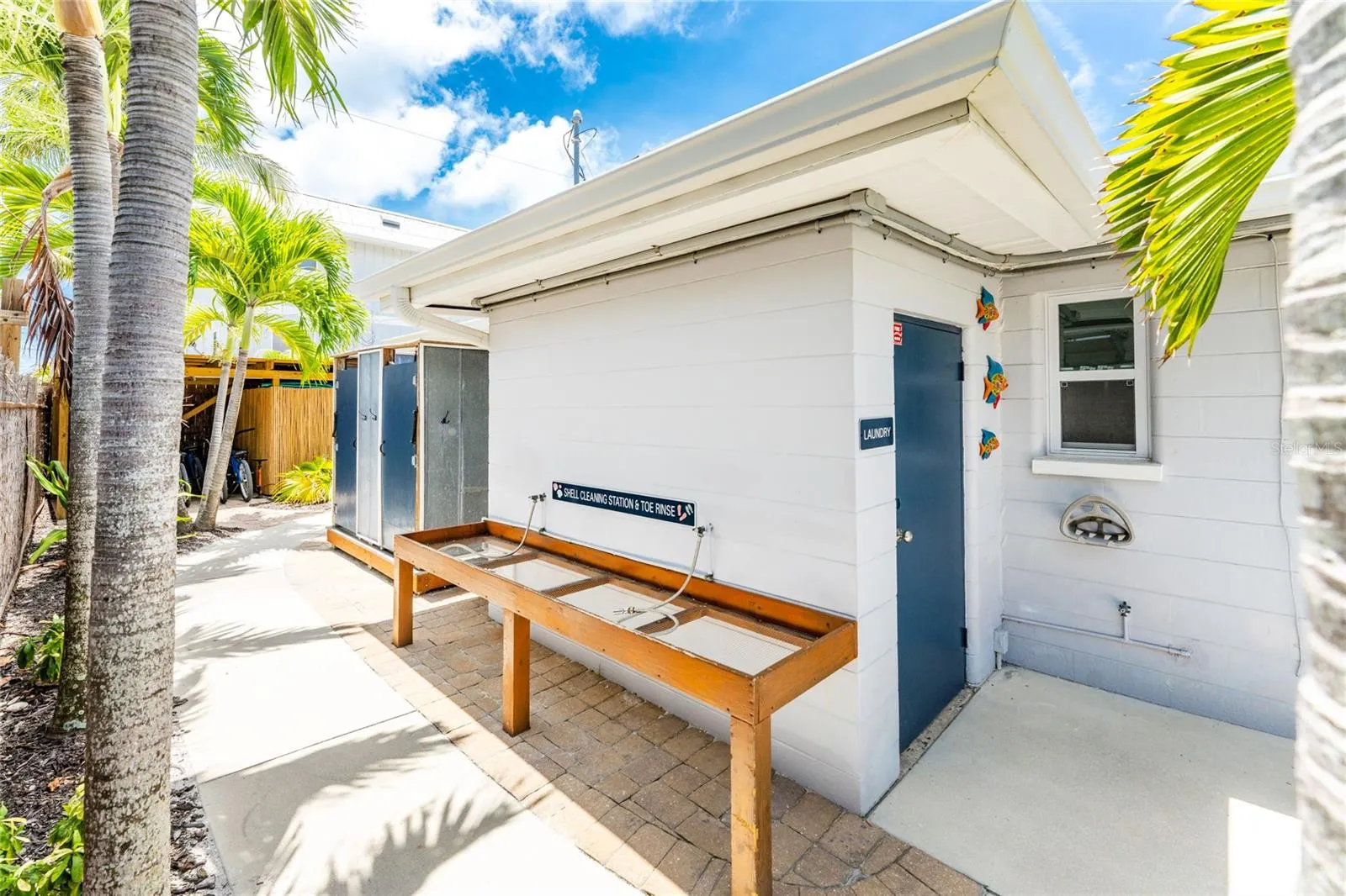 1120 Gulf Blvd - Main House - Shell and Shark Tooth Cleaning Station
