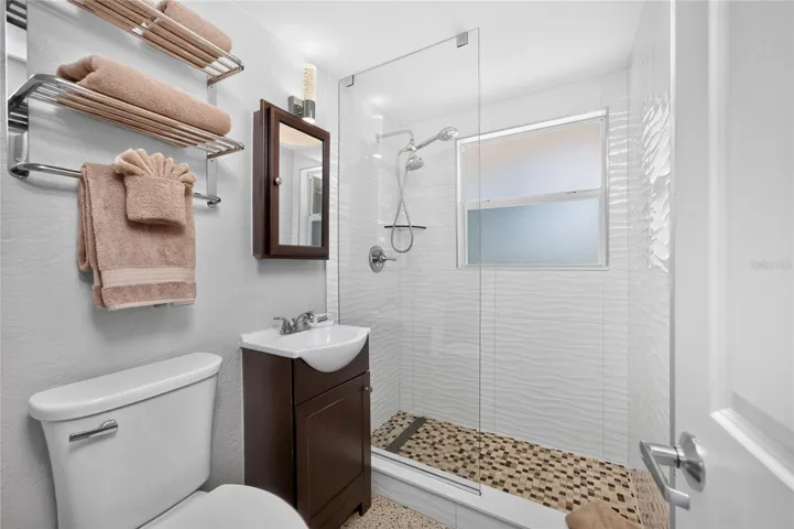 1130 Gulf Blvd - Pool House - Apt A / Suite 8 -Bathroom