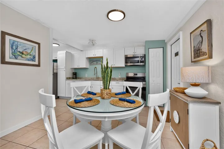 1120 Gulf Blvd - Main House - Suite 1 Dining Area