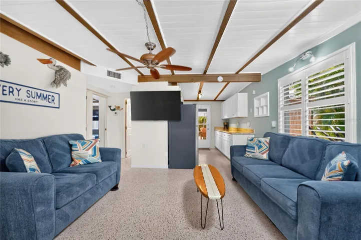 1130 Gulf Blvd - Pool House - Apt B / Suite 9 - Living Area