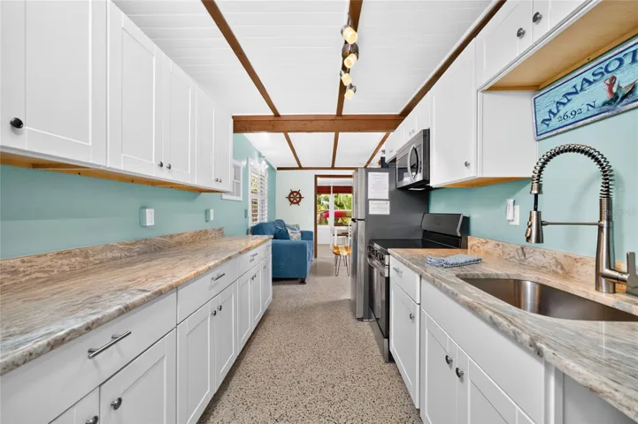 1130 Gulf Blvd - Pool House - Apt B / Suite 9 - Kitchen