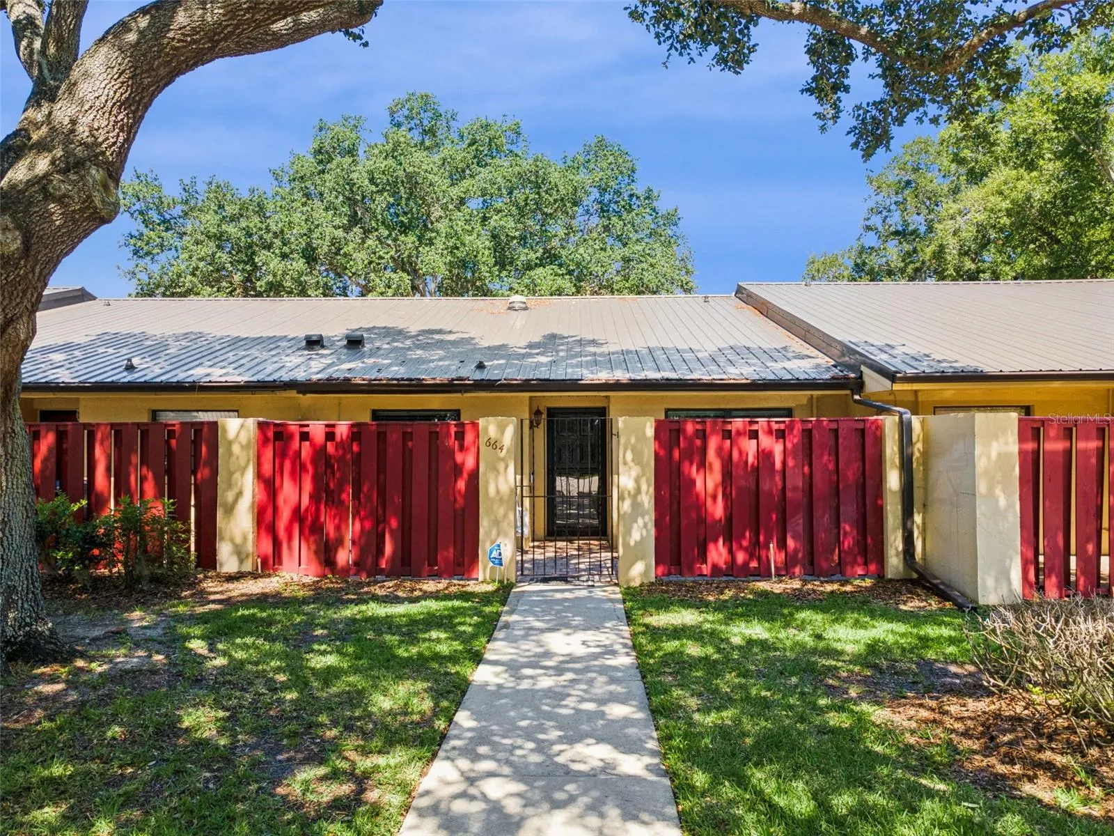 Lovely 2-bedroom, 2 bath townhome