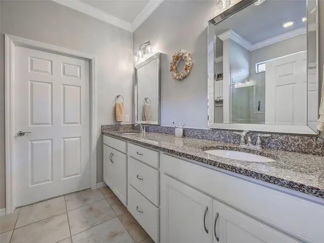 En suite bathroom