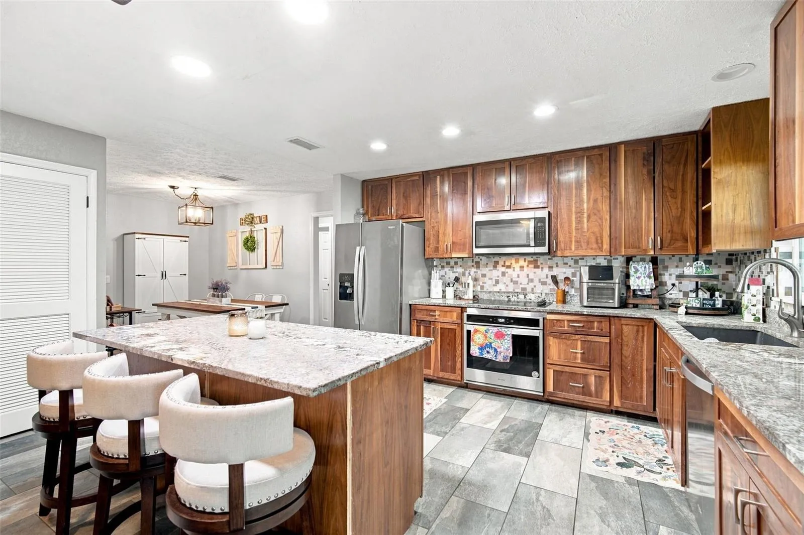 Kitchen-Virtually removed items