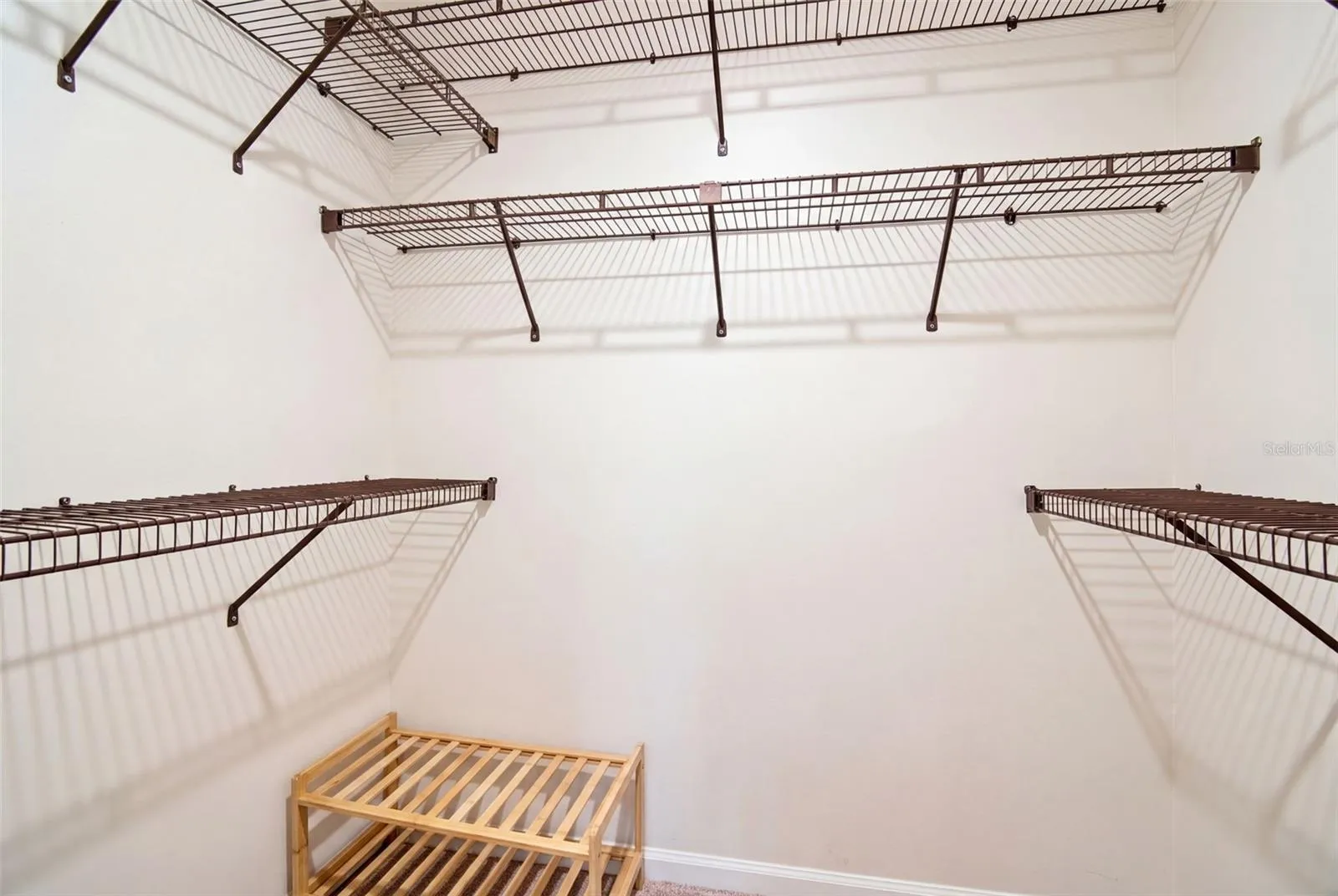 Closet-Virtually removed items