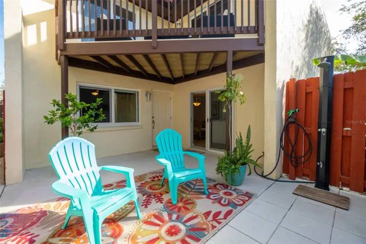 Private Courtyard &amp; Balcony