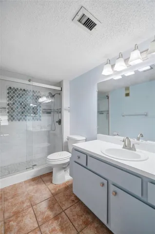 PRIMARY EN-SUITE BATHROOM