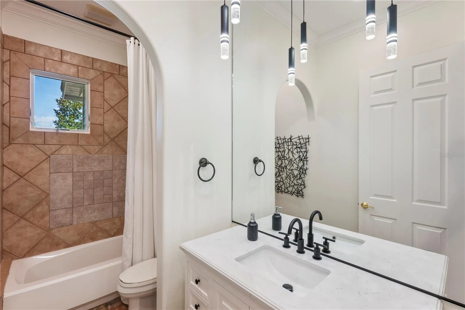 Full bath to service rear bedroom and pool.