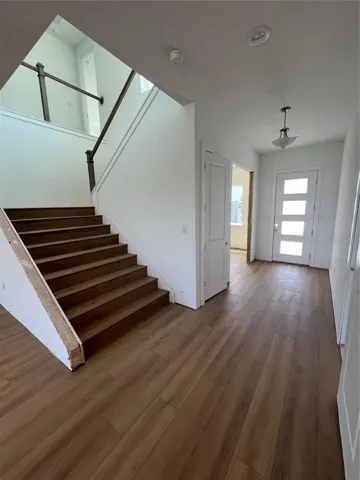 Wide stairway