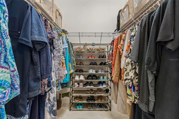 2 walk-in closets