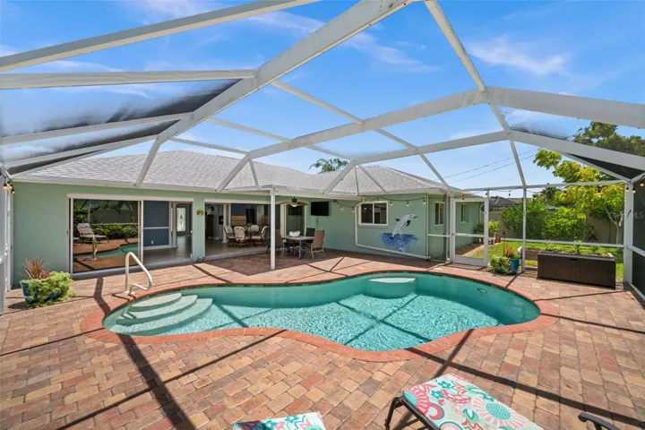 Sunny South-facing pool for all day sun!