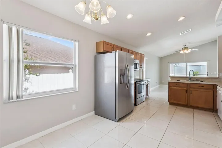 Kitchen w/ Breakfast Nook
