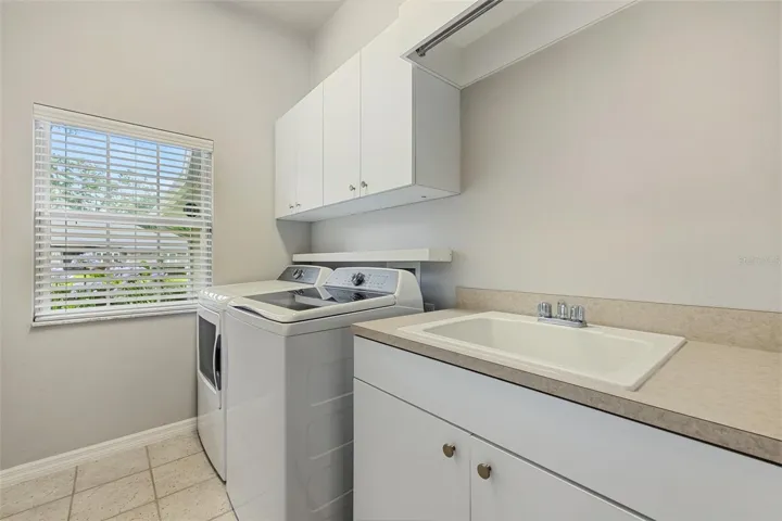 Spacious laundry room w/sink