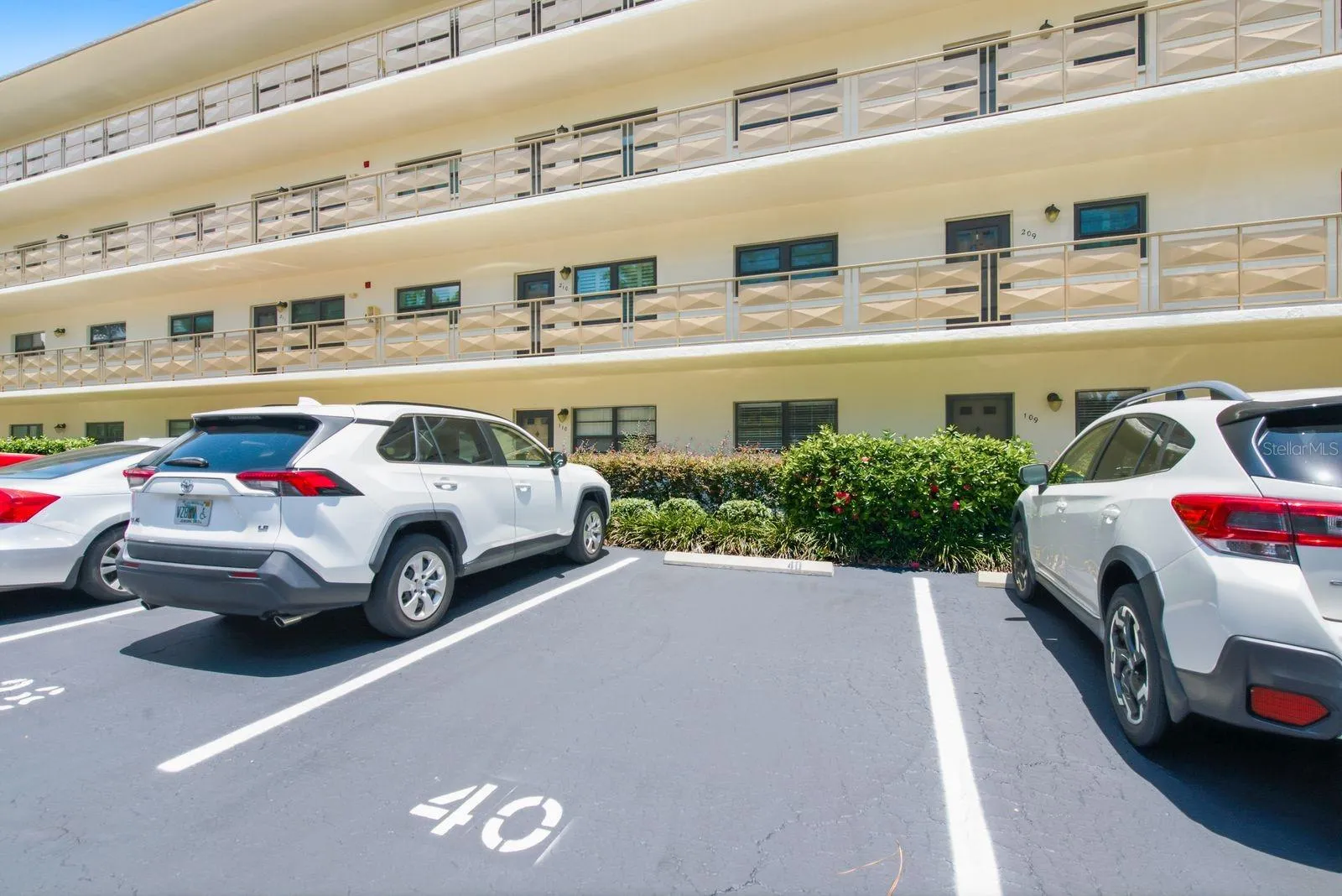 Easy access to unit and parking in front #40