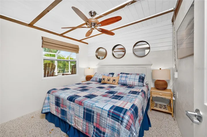 1130 Gulf Blvd - Pool House - Apt B / Suite 9 - Bedroom 1