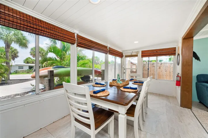 1130 Gulf Blvd - Pool House - Apt A / Suite 8 - Dining Area