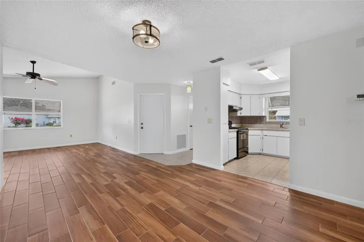Pendant Chandelier in Dining Area