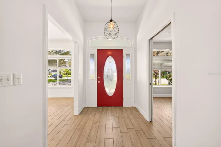 A cheerful front door completes the foyer.