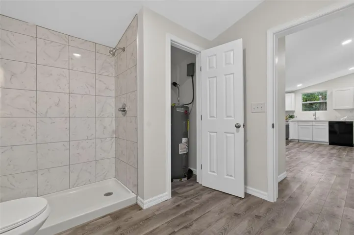 Guest/2nd Bathroom