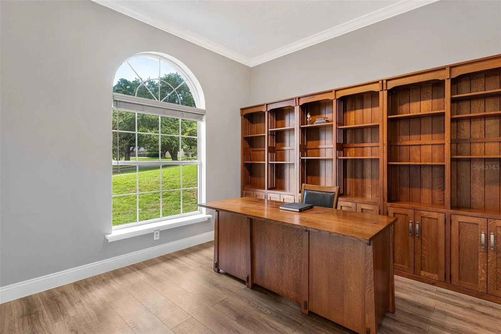 This versatile den/office provides the perfect space for working from home, studying,