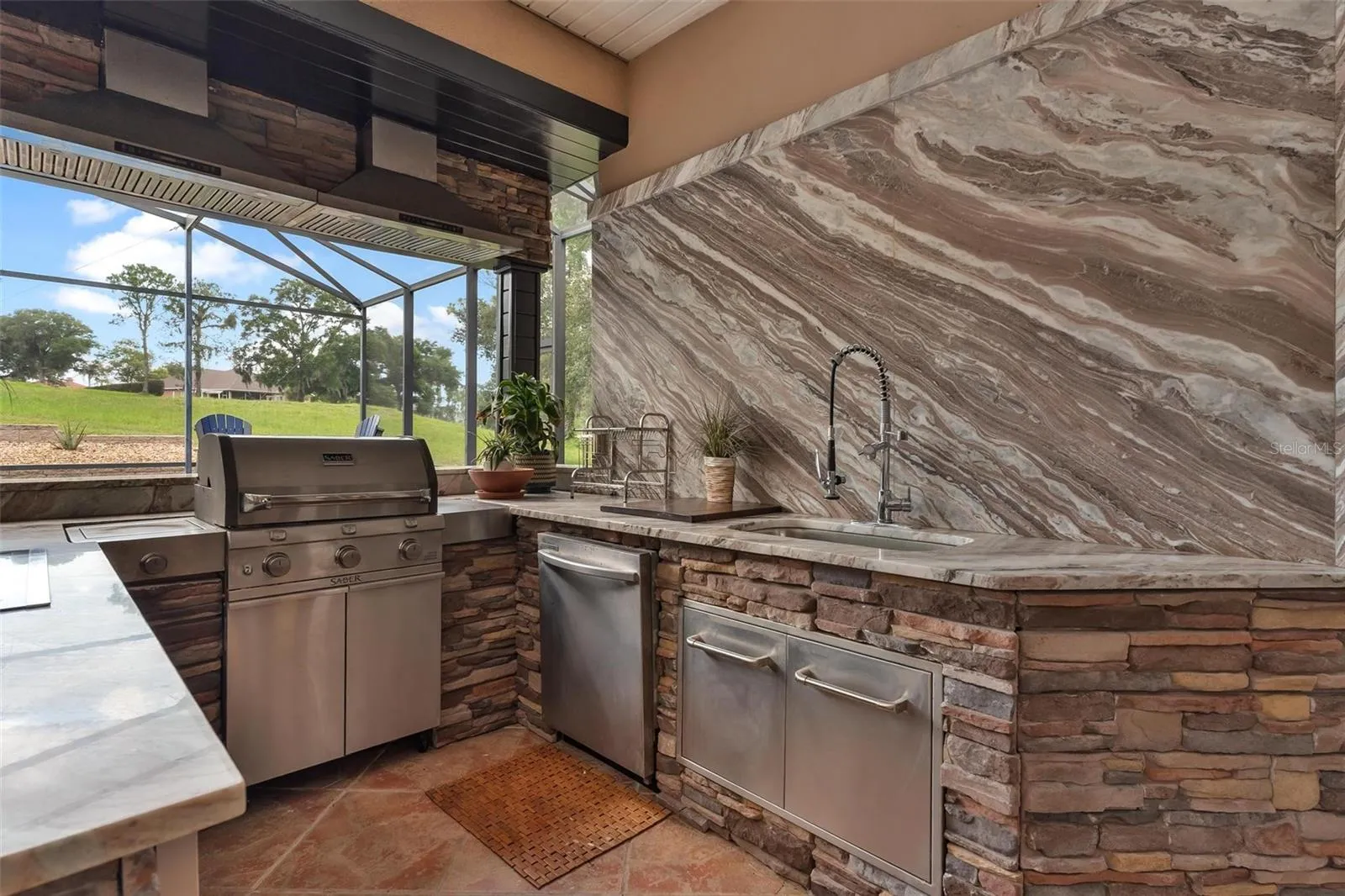 Summer Kitchen Perfect For Entertaining...