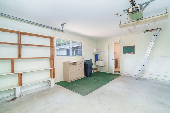 Spacious garage