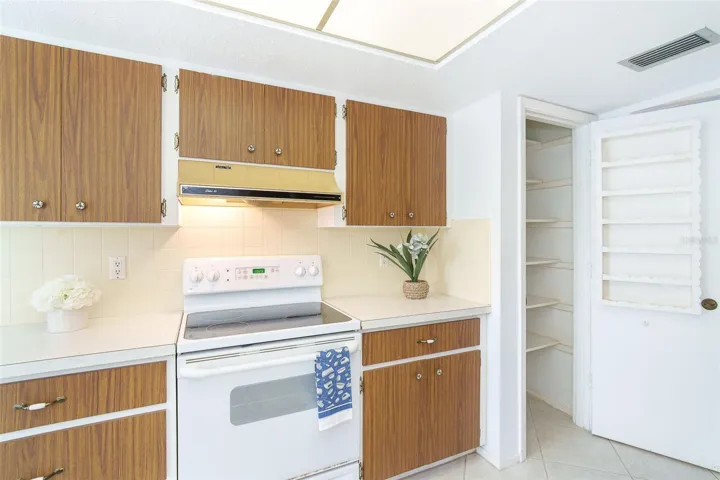 Kitchen pantry