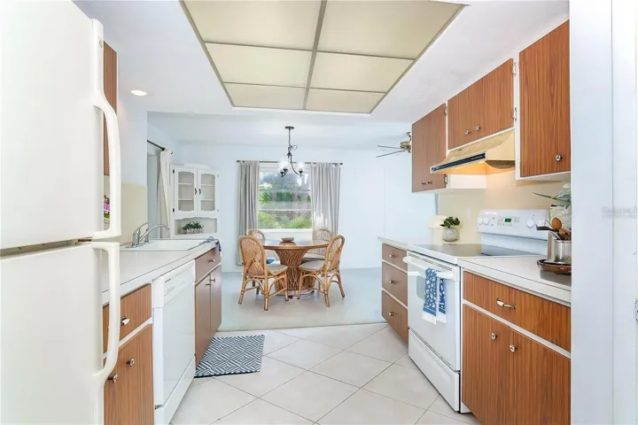 Virtually staged dinette