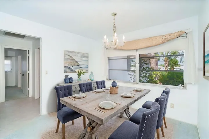 Virtually staged dining room