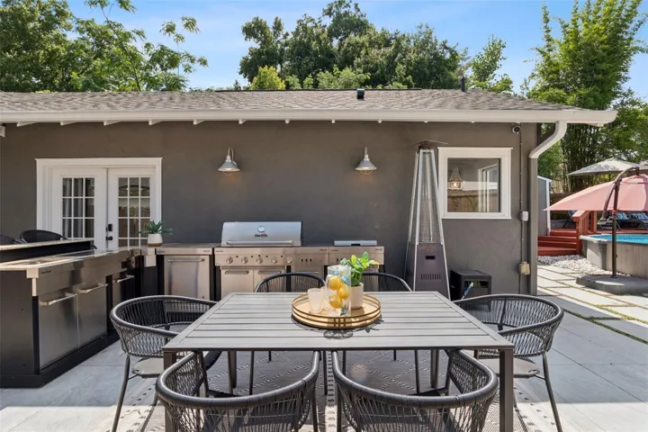 Outdoor Summer Kitchen