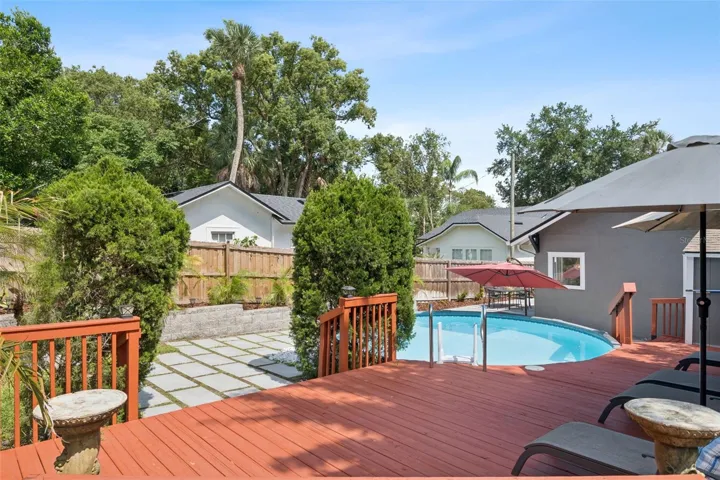 Pool / Pool Deck
