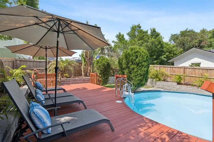 Pool / Pool Deck