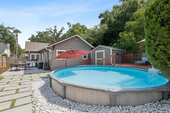 Backyard / Pool