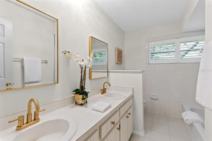 Hall Bath for BR 2 and e