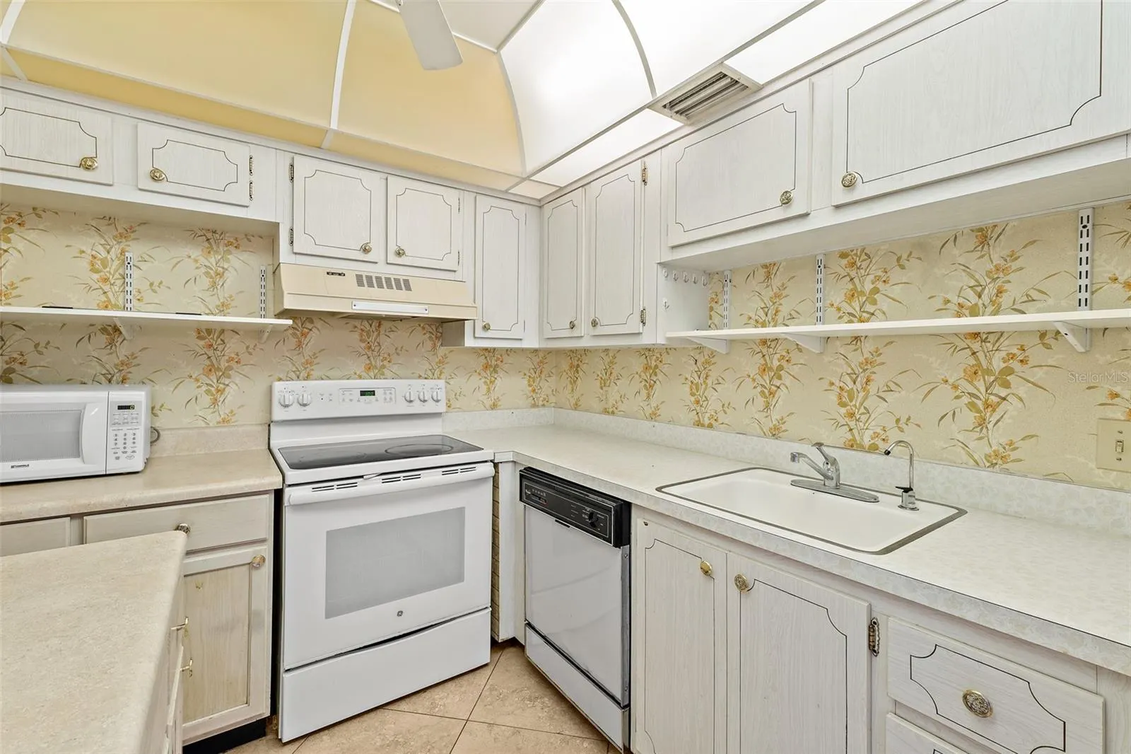 Plenty of Cabinet Space & Shelving