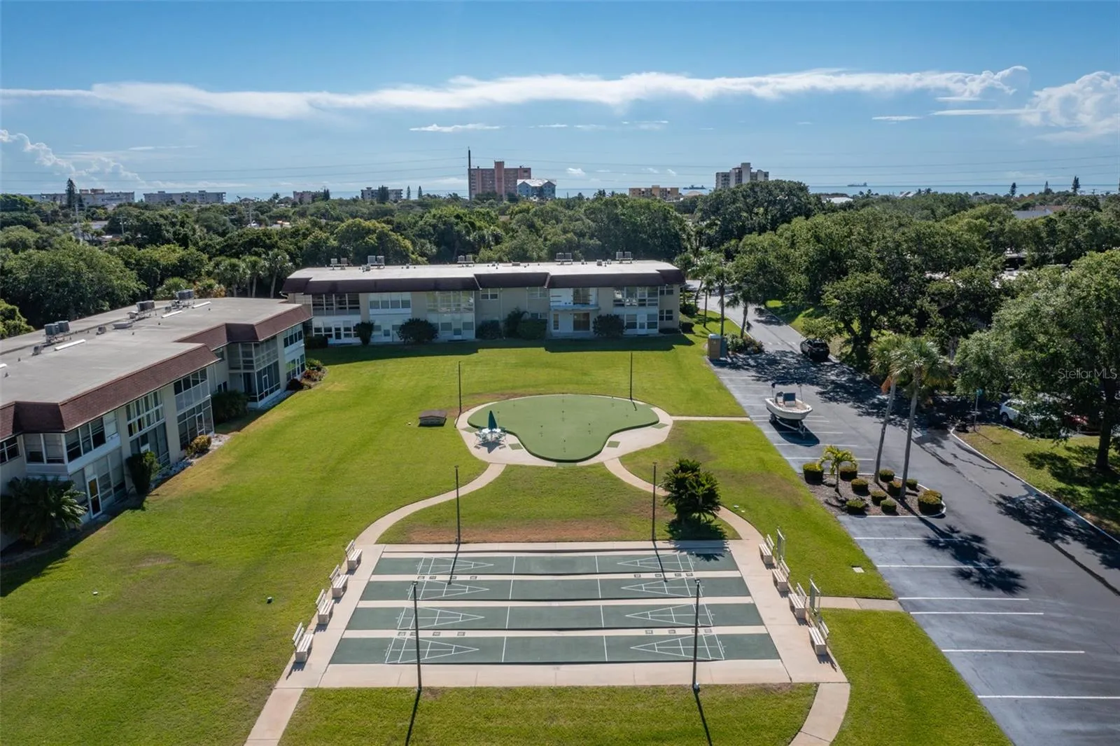Shuffleboard & Putting Green
