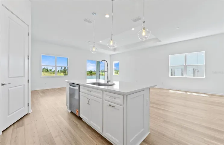 Center Island w/Storage