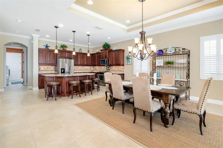 Kitchen/Dining Combo