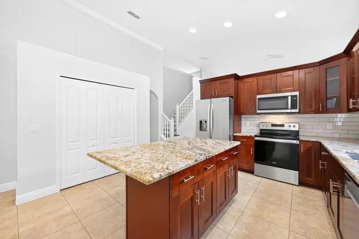 Center island for additional prep and storage space.