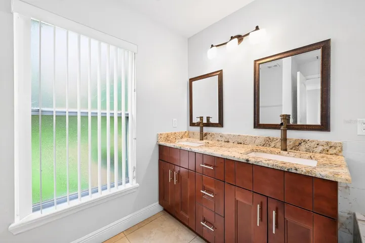 Primary en-suite bath.