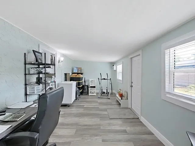 Huge Flex space great for an office, extra bedroom playroom or 2nd living space!