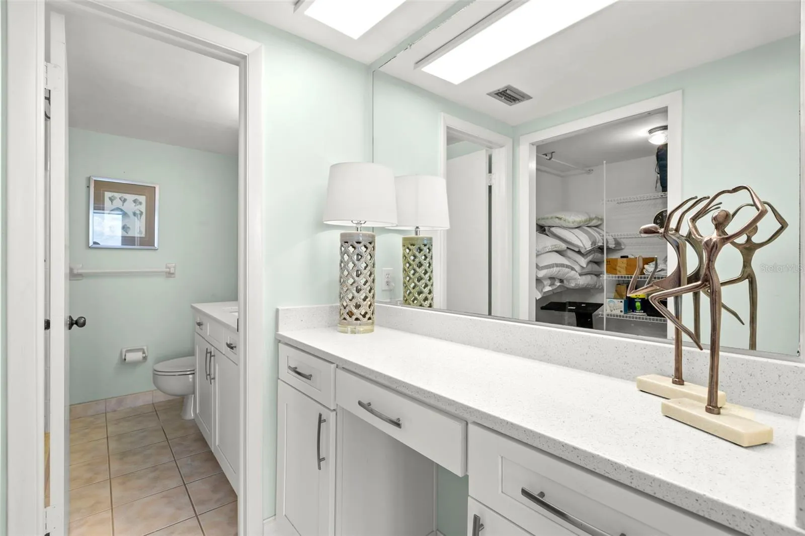 Dressing area to bedroom 2 and wlalk in closet