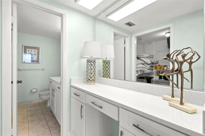 Dressing area to bedroom 2 and wlalk in closet