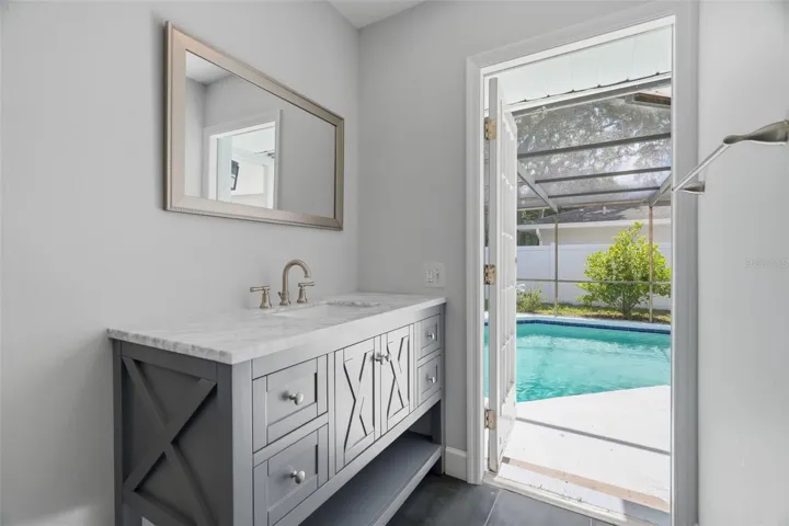 Bathroom 3 (Pool Bath)
